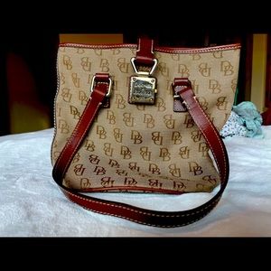 Gorgeous Dooney and Bourke purse in the original style